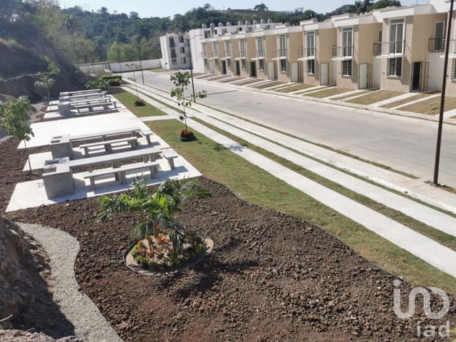 CASA DE UN PISO EN VENTA EN PUERTO VALLARTA JALISCO DENTRO DE COTO PRIVADO CON ALBERCA