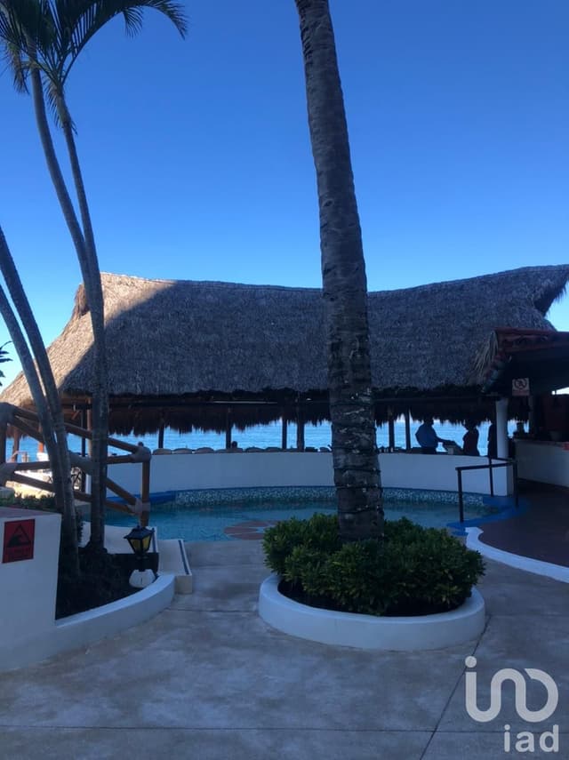 Renta de Estudio en Puerto Vallarta amueblado con vista al Mar y a pie de Playa