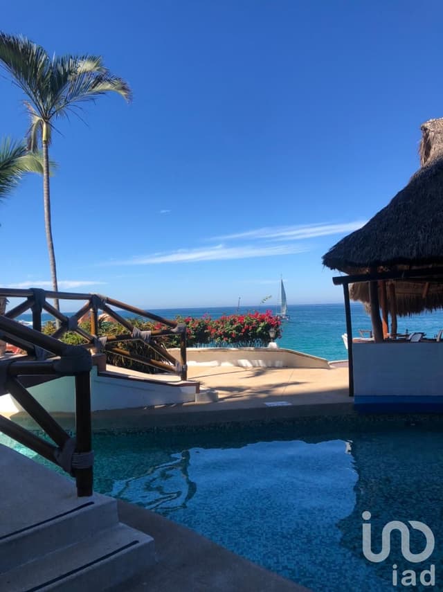 Renta de Estudio en Puerto Vallarta amueblado con vista al Mar y a pie de Playa