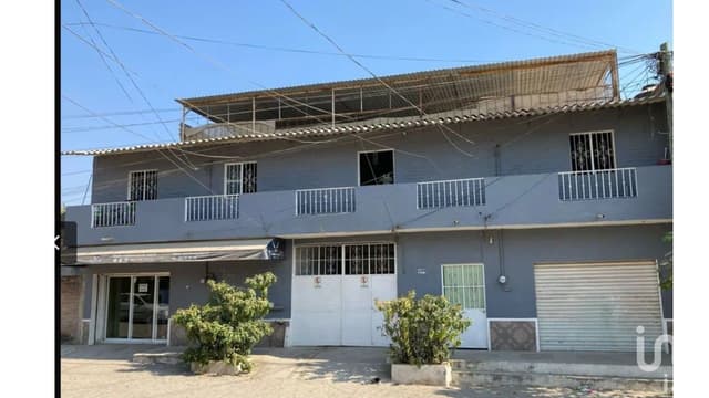 CASA EN VENTA CON LOCALES COMERCIALES PUERTO VALLARTA