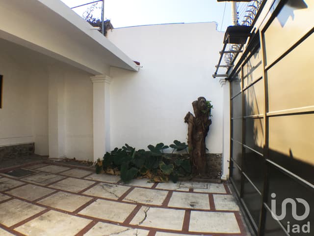 Casa en Venta bungalow, un nivel, remodelada. Lomas de Cuernavaca
