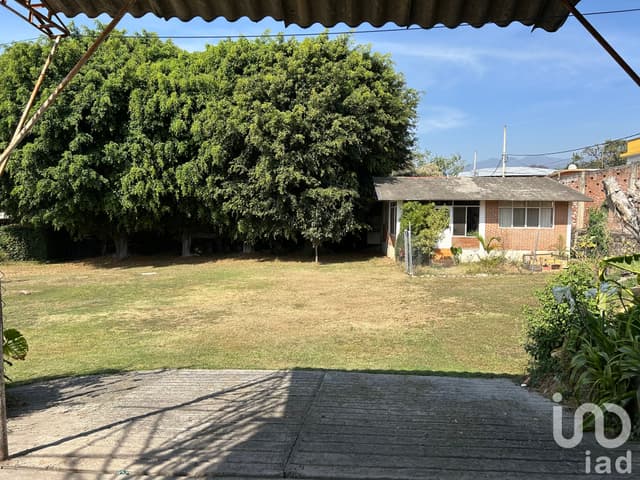 Casa con gran terreno plano, oportunidad en Ahuatepec, Cuernavava