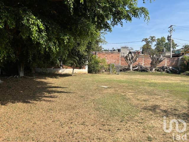 Casa con gran terreno plano, oportunidad en Ahuatepec, Cuernavava