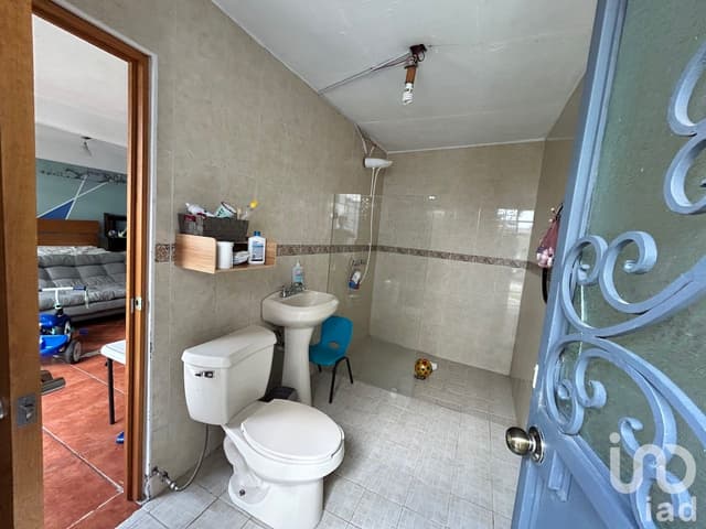 Casa en venta con 2 locales comerciales en Ahuatepec