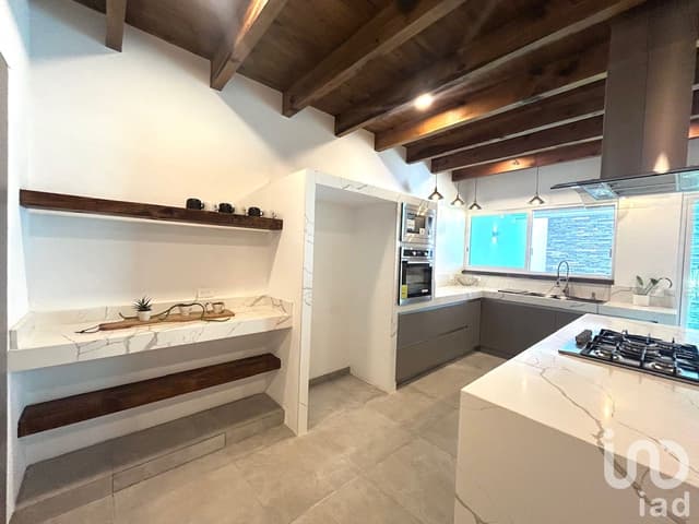 Casa nueva, moderna con fácil acceso a autopista en Cuernavaca