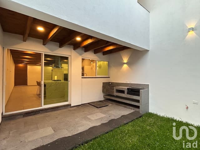 Casa nueva, moderna con fácil acceso a autopista en Cuernavaca