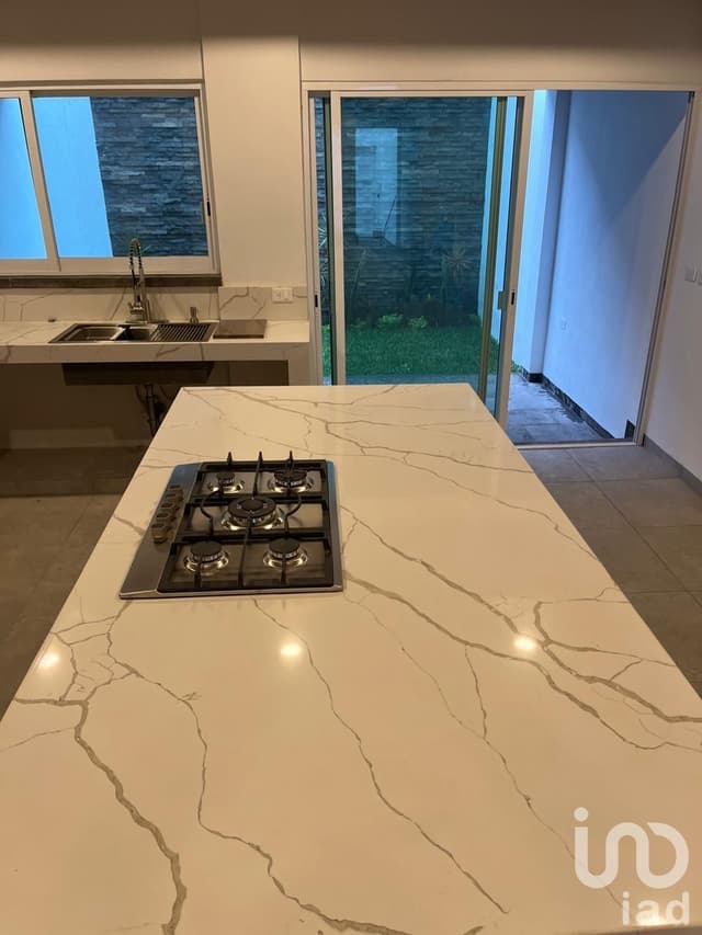 Casa nueva, moderna con fácil acceso a autopista en Cuernavaca