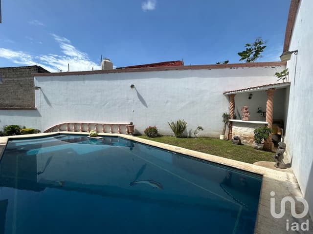 Casa con alberca, al norte de Cuernavaca