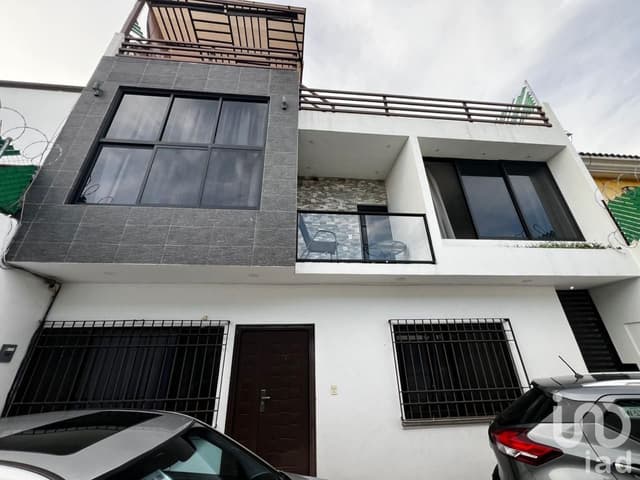 Casa en venta con 3 recámaras y vista panorámica en Cuernavaca