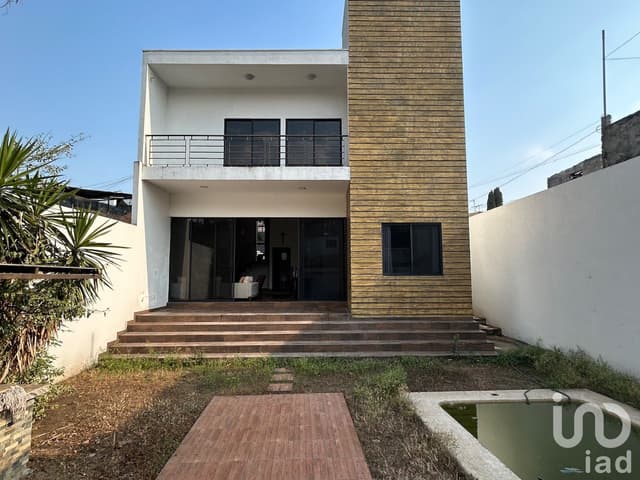 Casa en venta con estilo moderno en Cuernavaca