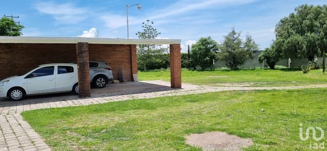 Casa en venta con terreno amplio y otra propiedad en Querétaro