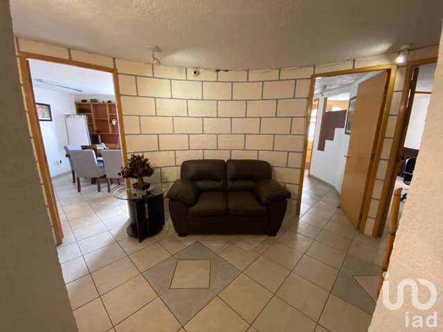 RENTO OFICINA EN AV. SOR JUANA INES DE LA CRUZ, TLALNEPANTLA CENTRO, EDO. DE MEXICO.