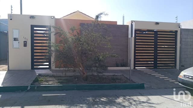 CASA EN VENTA EN FRACCIONAMIENTO LA FUENTE