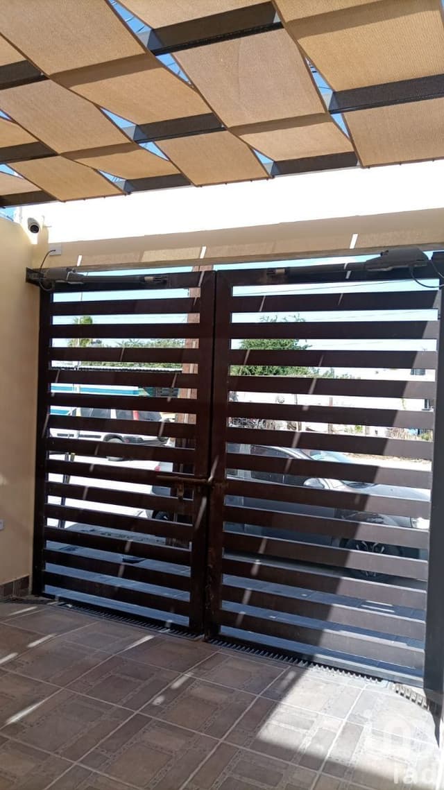 CASA EN VENTA EN FRACCIONAMIENTO LA FUENTE