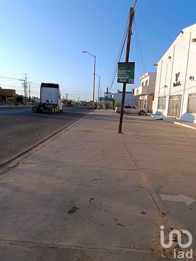 CASA CON LOCAL COMERCIAL EN VENTA SOBRE BLVD FORJADORES LA PAZ BAJA CALIFORNIA SUR