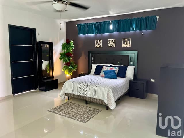 VENDO CASA CON ALBERCA EN LA SM.59, CANCUN, Q.ROO