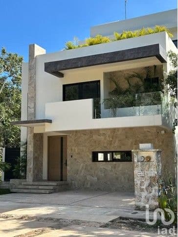 VENDO CASA INTELIGENTE EN LOS SANTOS, AV. HUAYACAN, CANCUN, Q.ROO