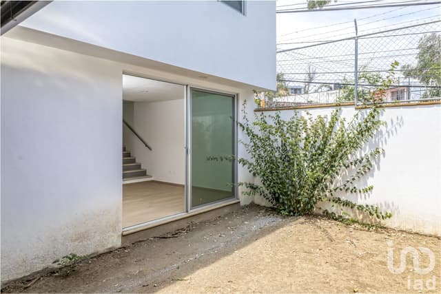 Vendo casa con jardín privado en Col. Miraval, Cuernavaca, Morelos