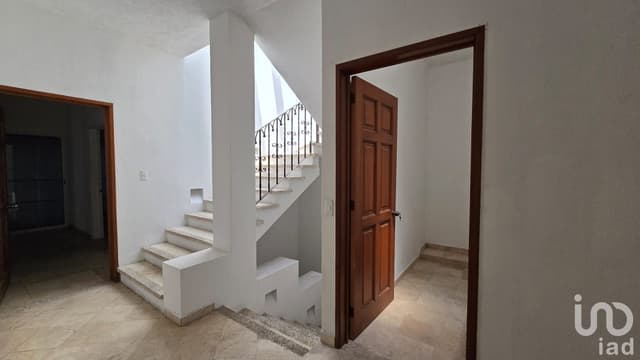 CASA EN RENTA PARA OFICINAS Y NEGOCIO COMERCIAL EN LASW PALMAS Y CON DEPARTAMENTO EN EL TERCER PISO