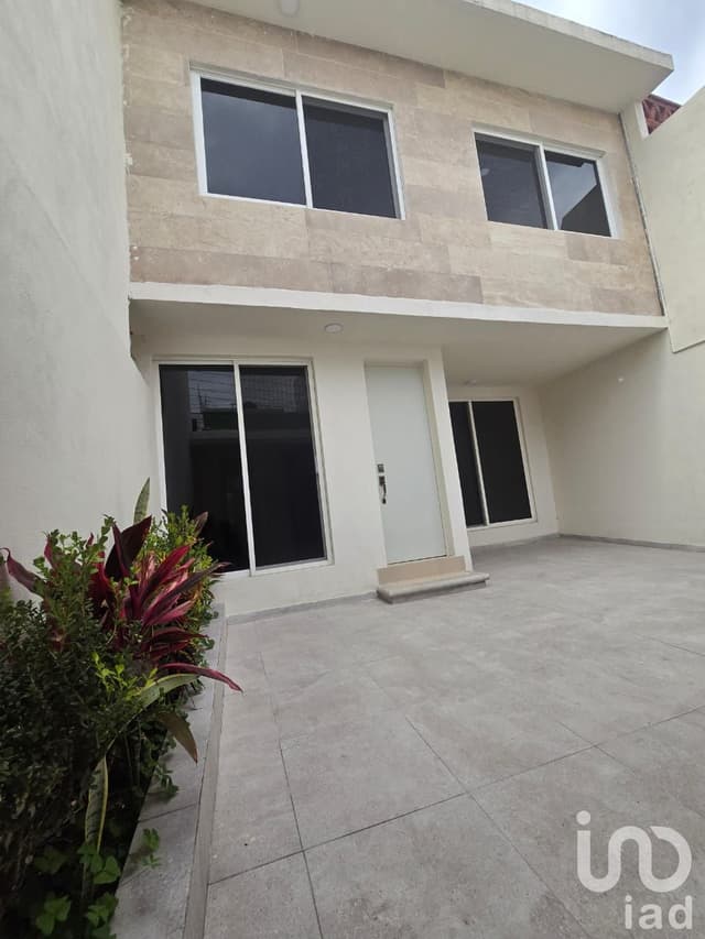 CASA EN VENTA EN CIVAC JIUTEPEC, MORELOS RESIÉN REMODELADA