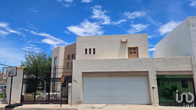 Casa en venta en Fracc. Bosques de San Jose, Cd. Juarez, Chih.