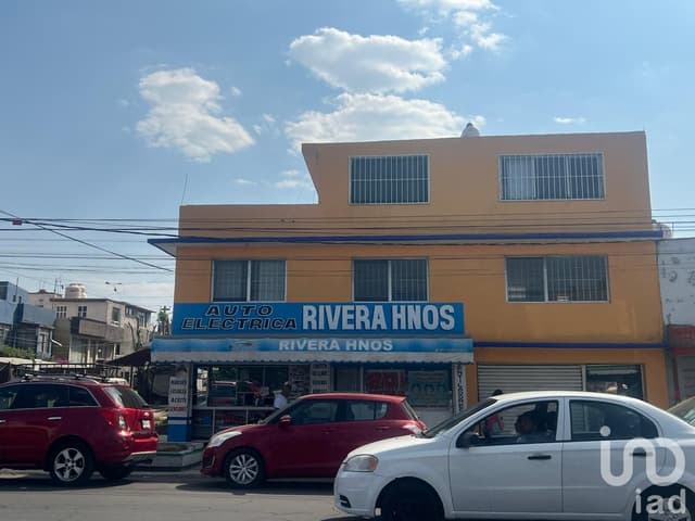 CASA EN VENTA EN JARDINES DE SANTA CLARA SOBRE AVENIDA CIRCUNVALACIÓN