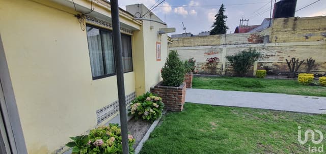 Venta de casa con amplio terreno para inversionistas