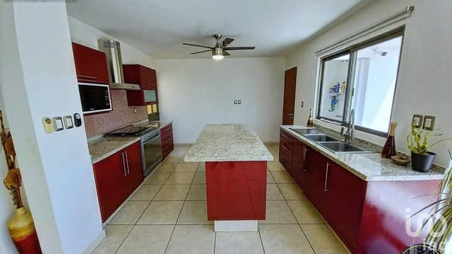 CASA EN VENTA EN LOS MANANTIALES