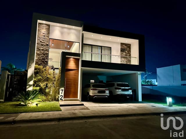 CASA EN VENTA EN PUNTA TIBURÓN