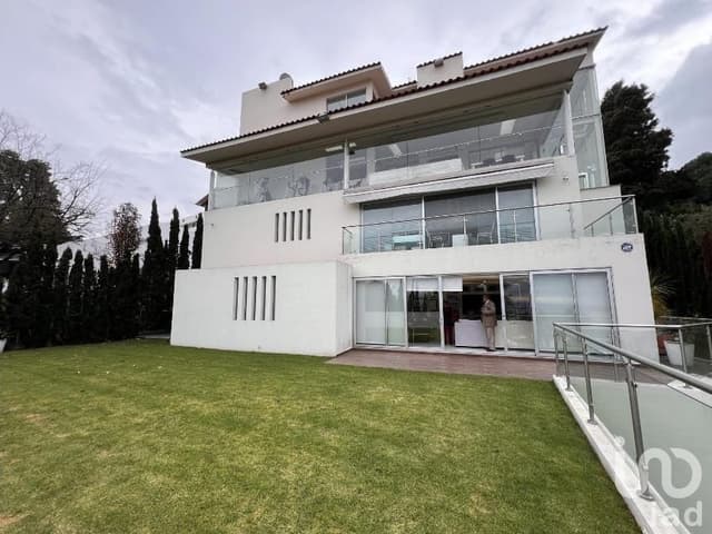 Renta de Casa Amueblada en Club de Golf los Encinos