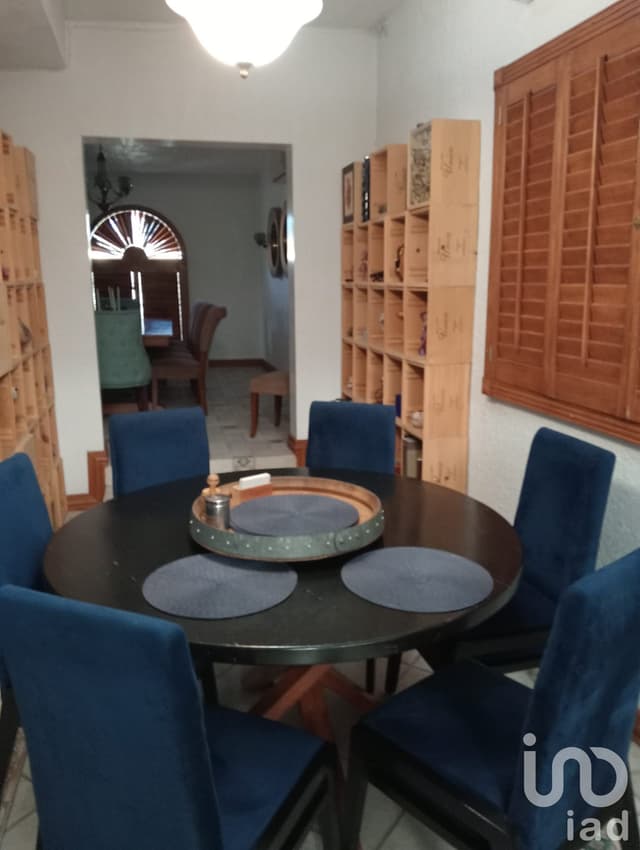 SE VENDE CASA DE TRES RECAMARAS EN AV. DE LA RAZA