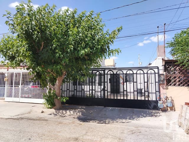 CASA EN VENTA DE DOS HABITACIONES EN JARDINES DEL AEROPUERTO CD. JUÁREZ