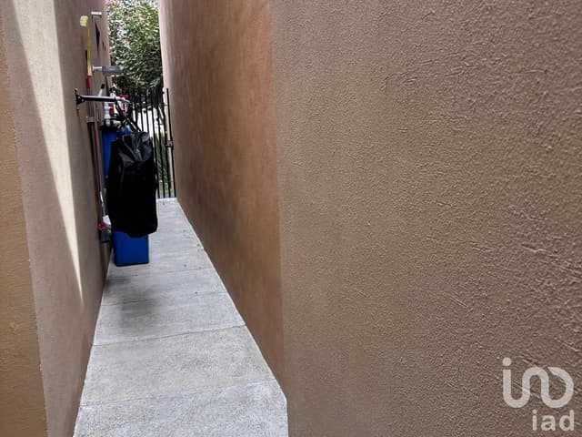 CASA EN VENTA ZIBATA, FRENTE AL PARQUE JAMADI