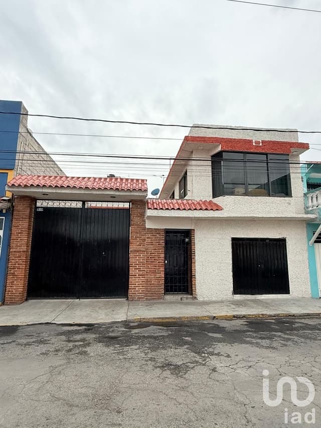 Venta de casa con local en Ecatepec