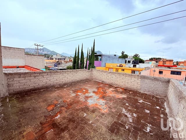 Venta de casa con local en Ecatepec