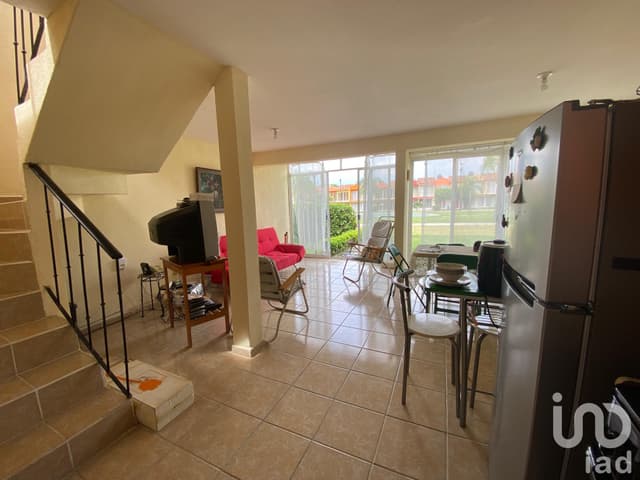 Venta de Casa en Condominio con alberca en Hacienda del Bosque Cocoyoc