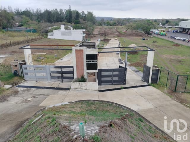 TERRENO EN VENTA, LOTE 2, FRACC. BOSQUES DE LAS HAYAS RESIDENCIAL, EL LENCERO EMILIANO ZAPATA, VER