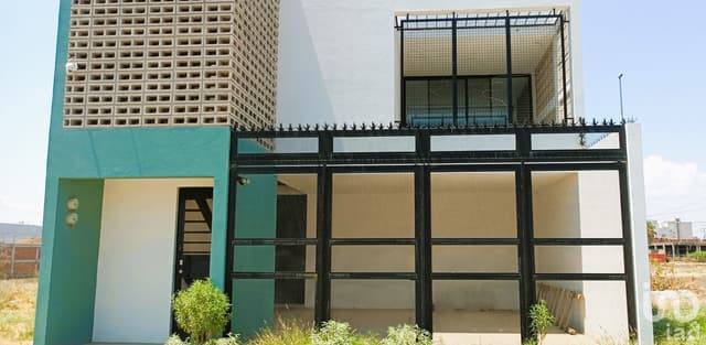 VENTA DE CASA, CON 2 DEPARTAMENTOS EN LOS ARCOS, IRAPUATO, GTO.
