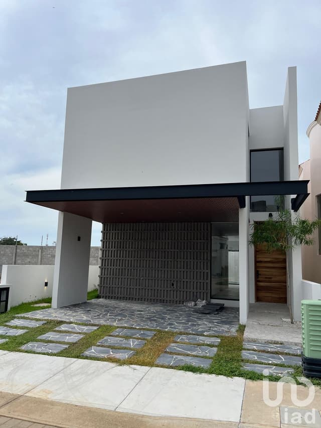 CASA DE DOS NIVELES EN VENTA EN COTO SOLES RESIDENCIAL