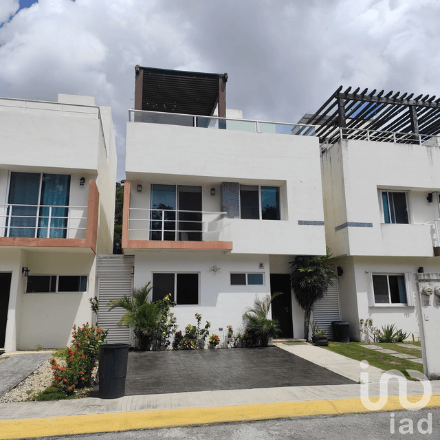 Casa de 4 Recámaras en Residencial Punta Estrella, Polígono Sur de Cancún