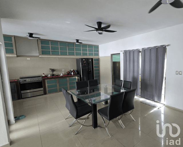Casa en Venta en Cancún, con Alberca Propia, acceso sobre Av. Huayacán