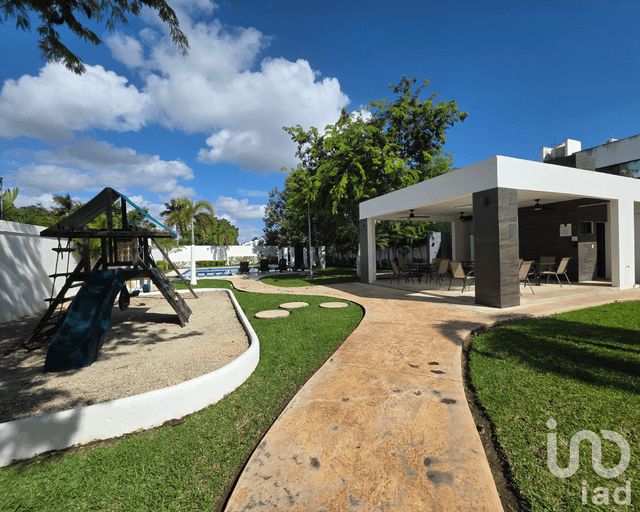 Casa en Venta en Cancún, en Esquina, con Terreno Excedente y Amenidades (Polígono Sur)