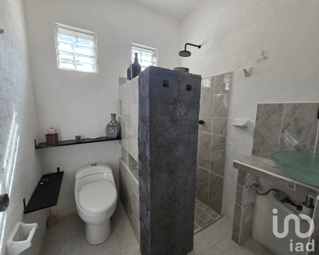 Casa en Venta en Cancún, por Av. Cancún (Las Torres) y Av. 135, 2 recámaras (Supermanzana 518)