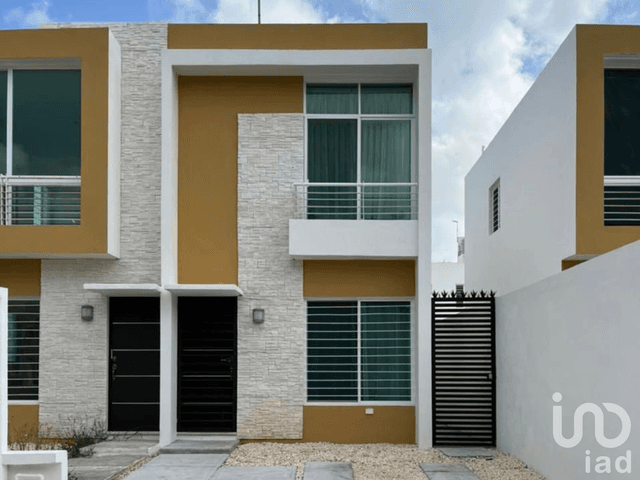 Casa en Venta en Cancún, 3 Recámaras (una en Planta Baja), Santa Fé Plus II