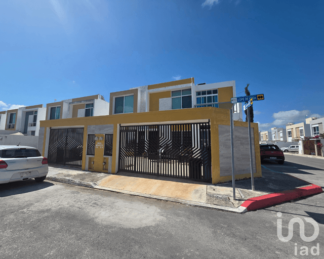 Casa en Venta Cancún, 3 Recámaras Ampliadas y con Baño completo cada una (1 en PB)