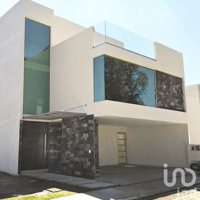CASA CON DOS TERREZAS EN VENTA EN CHACHAPA FRACC EN RINCON DE LOS ENCINOS POR EL PERIFERICO