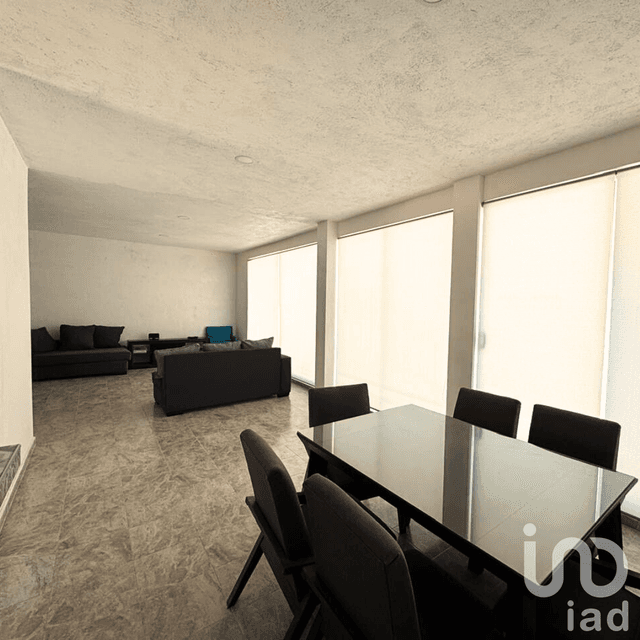 CASA EN VENTA EN HARAS DEL BOSQUE CON JARDIN Y BALCON A UN PASO DEL LAGO PRINCIPAL