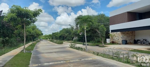 TERRENO EN PRIVADA OASIS DENTRO DEL YUCATAN COUNTRY CLUB