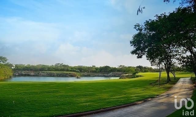 TERRENO EN PRIVADA OASIS DENTRO DEL YUCATAN COUNTRY CLUB