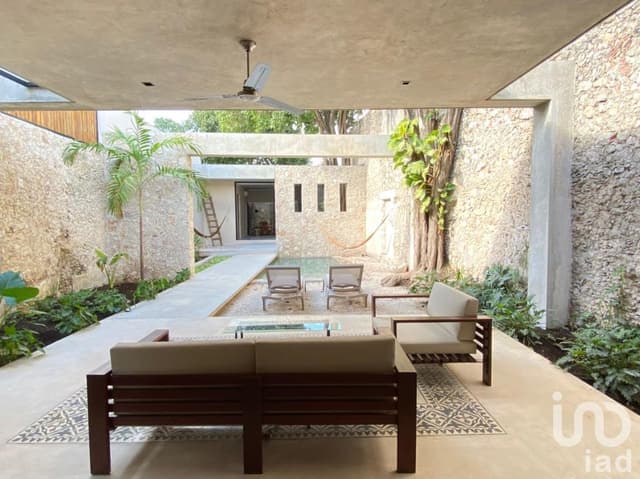 PRIVILEGIADA CASA COLONIAL AMUEBLADA EN EL CENTRO MERIDA YUCATAN